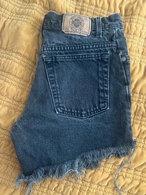 Vintage high rise distressed short